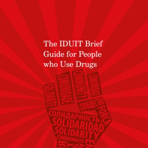 La breve guía IDUIT para las personas que usan drogas