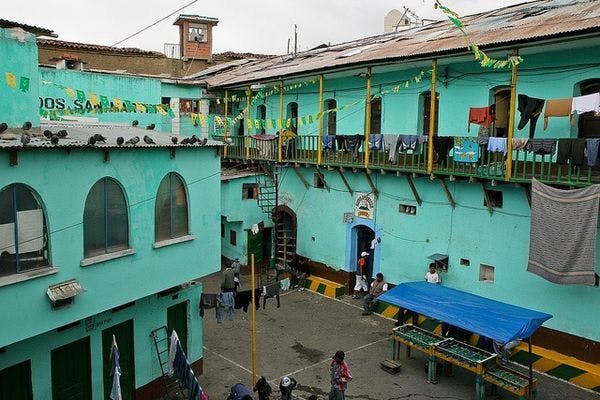 Bolivia extends amnesty for minor offenders in prison
