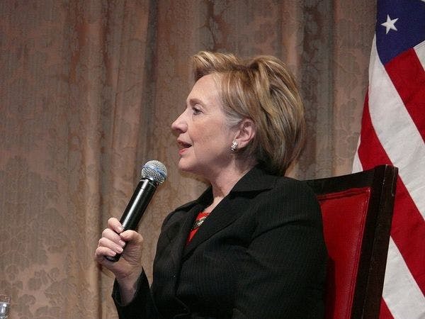 La campagne présidentielle d’Hillary Clinton affirme qu’elle devrait reclassifier la marijuana 