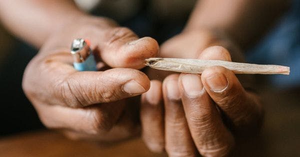 ‘I cannot stop taking weed cos it makes me survive’: cannabis use, criminal sanctions and users’ experiences in Nigeria