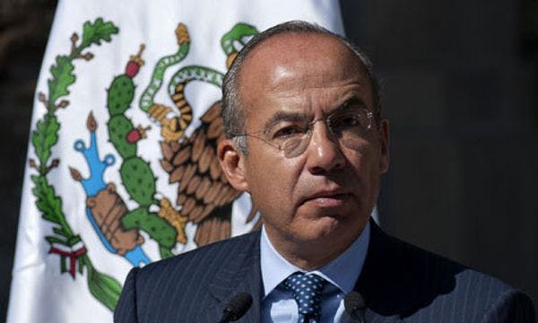 Felipe Calderon appelle à la révision des politiques en matière de drogues suite au vote sur le cannabis aux USA   
