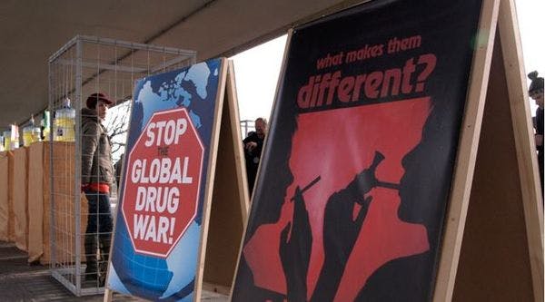 Soyons réalistes au sujet des drogues - Concours d'affiches