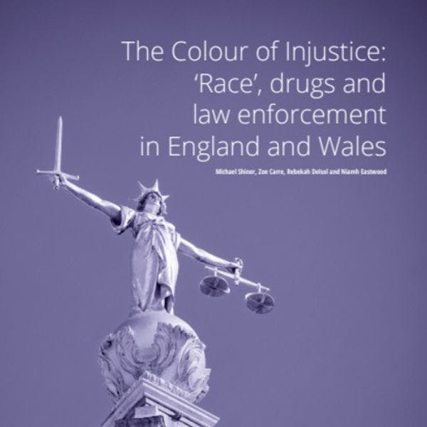 El color de la injusticia: ‘raza’, drogas y aplicación de la ley en Inglaterra y Gales