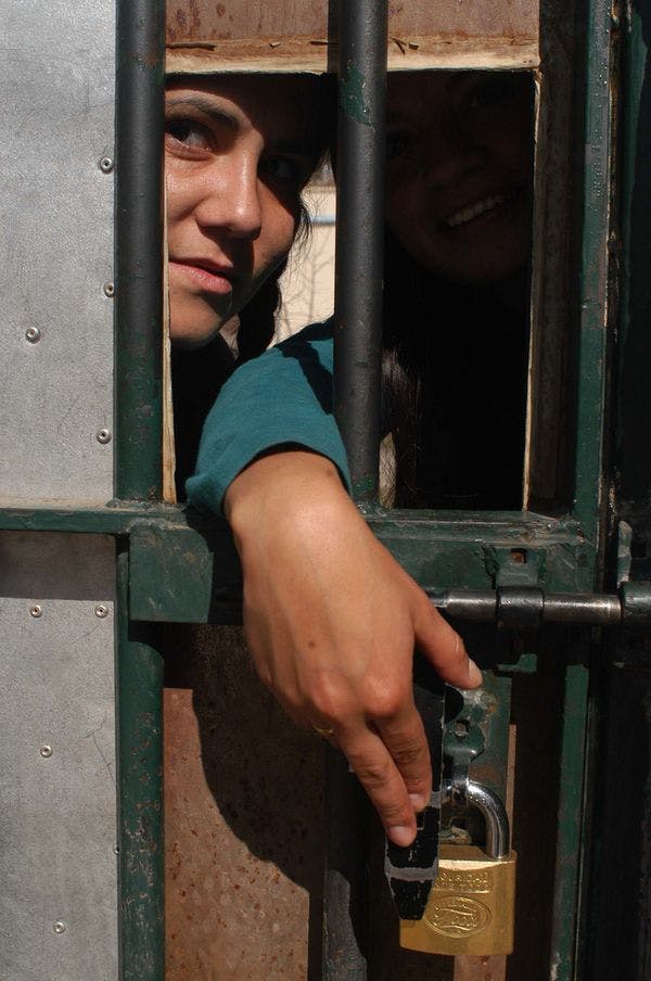 La UNODC recomienda penas proporcionales y alternativas al encarcelamiento para mujeres que comenten delitos menores de drogas