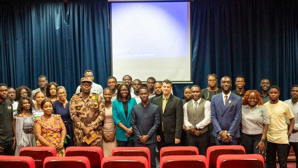 Ghana: Se insta a los estudiantes de Derecho a considerar los daños de las políticas antidrogas