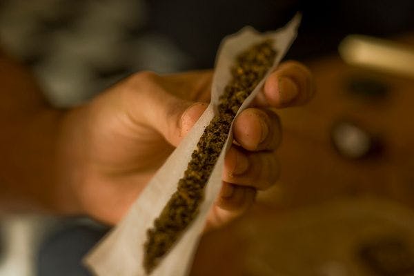Réguler le cannabis pour lutter contre «l’apartheid» à la française