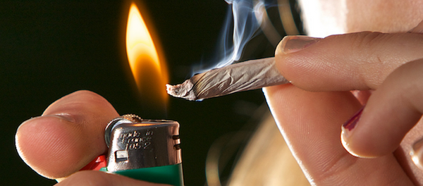 Ministerio Público de Illinois no acusará a personas arrestadas por posesión mínima de marihuana