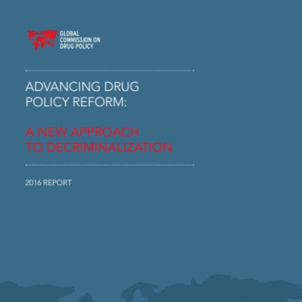 Avanzando la reforma de la política de drogas: un nuevo enfoque para la descriminalización