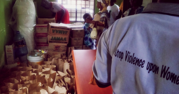 Organizaciones de base comunitaria en Tanzania apoyan a mujeres que consumen drogas 