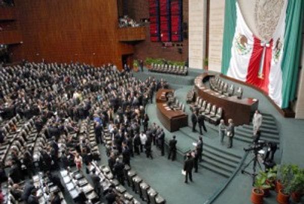 Legisladores mexicanos apoyan la regulación del cannabis en Uruguay