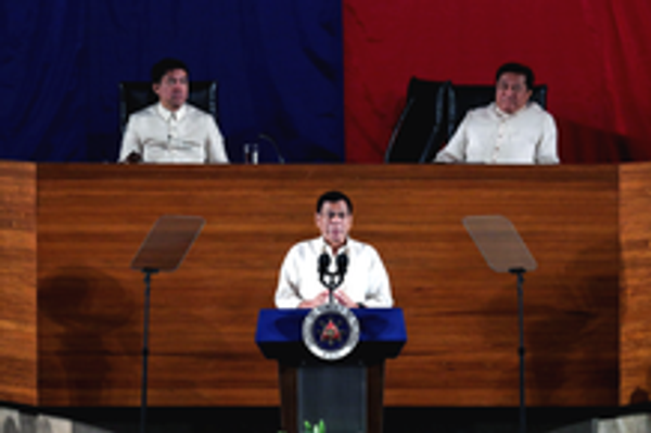 Filipinas: el sangriento y caótico primer año de Duterte en el poder